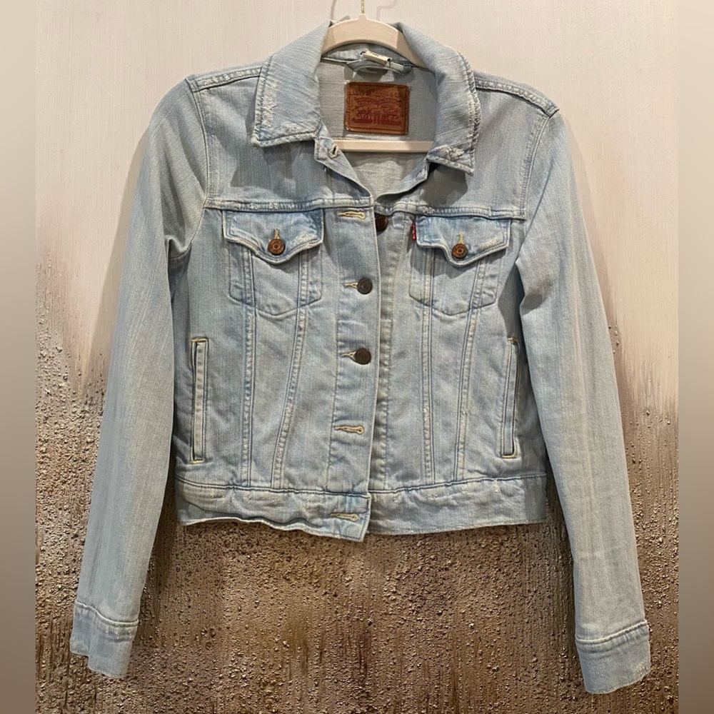 Levi's Classic Light Blue Jean Jacket - Picture 3 of 14